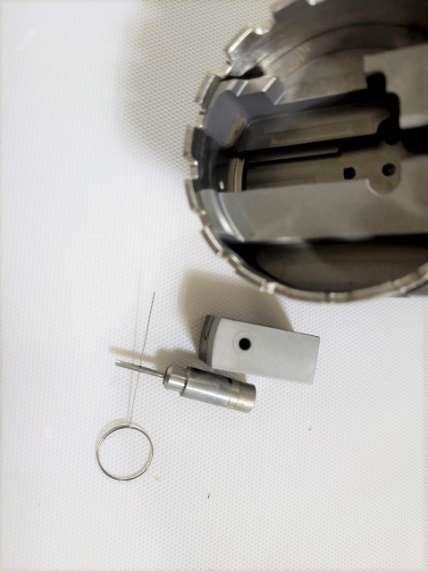 Cleaning feeder nozzle